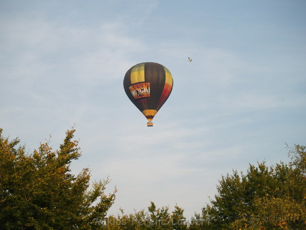 Heissluftballon im vorbei fahren  P23.JPG